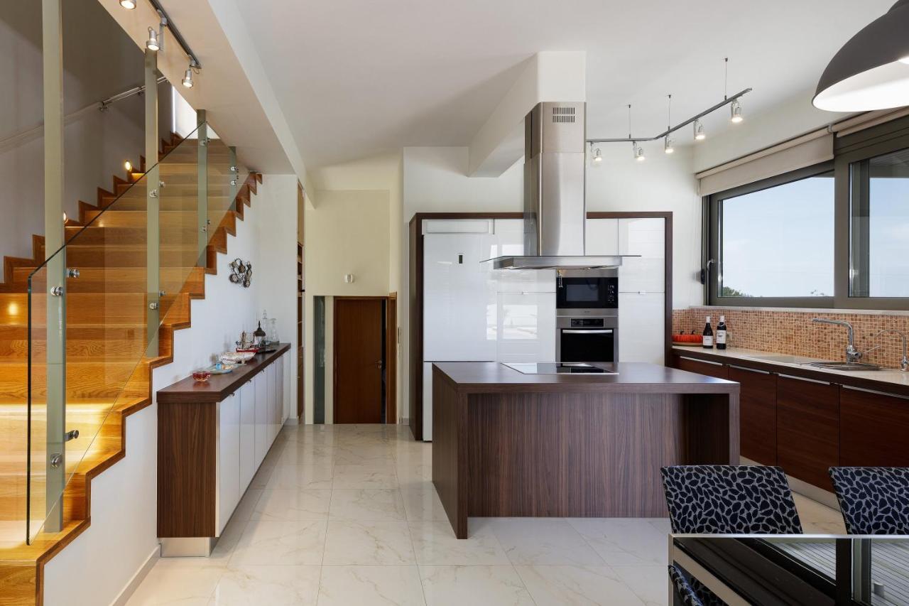 Rizes Villa With Jacuzzi & Heated Pool Agia Triada エクステリア 写真