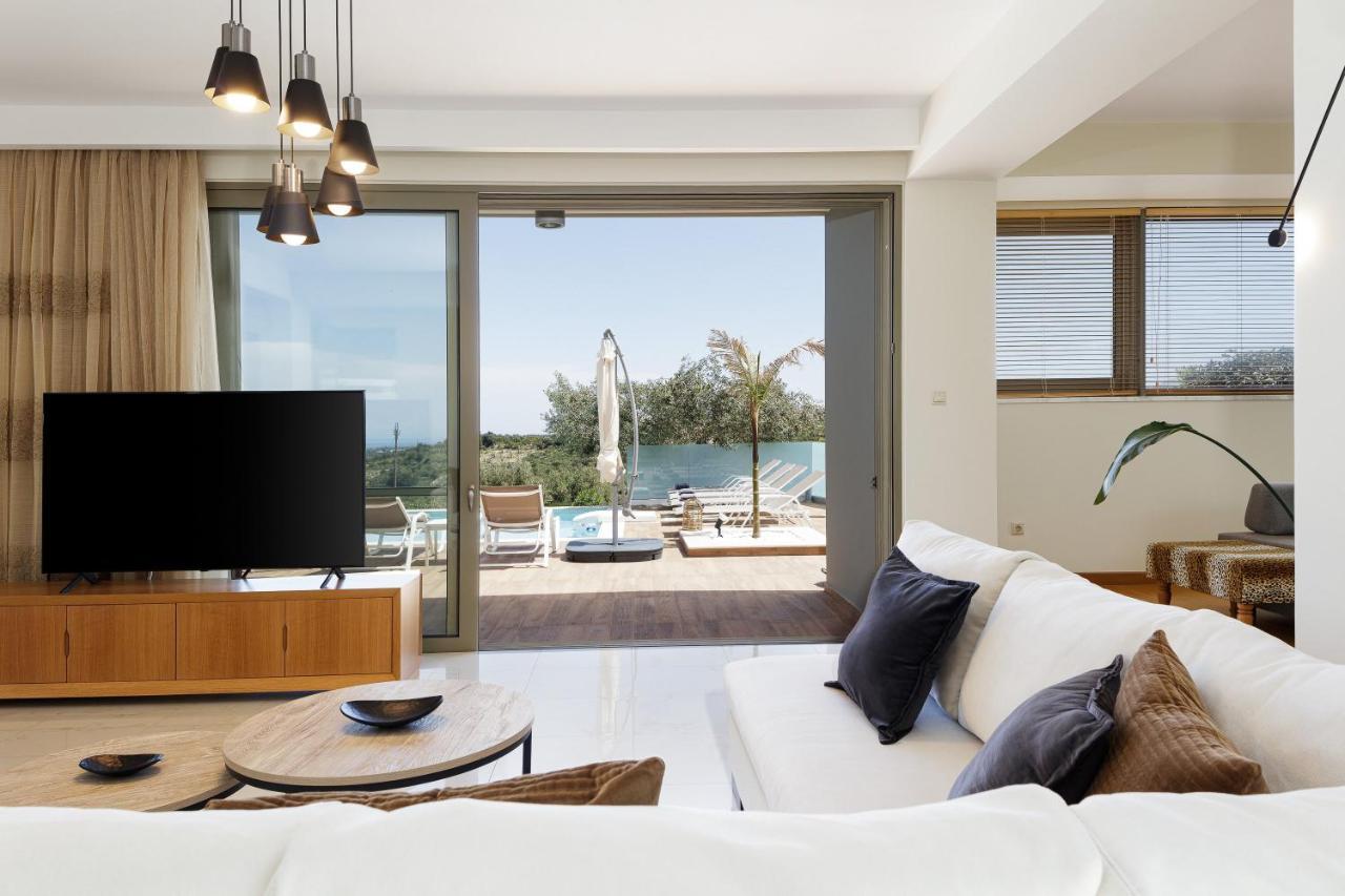 Rizes Villa With Jacuzzi & Heated Pool Agia Triada エクステリア 写真