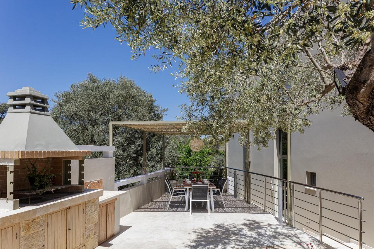 Rizes Villa With Jacuzzi & Heated Pool Agia Triada エクステリア 写真