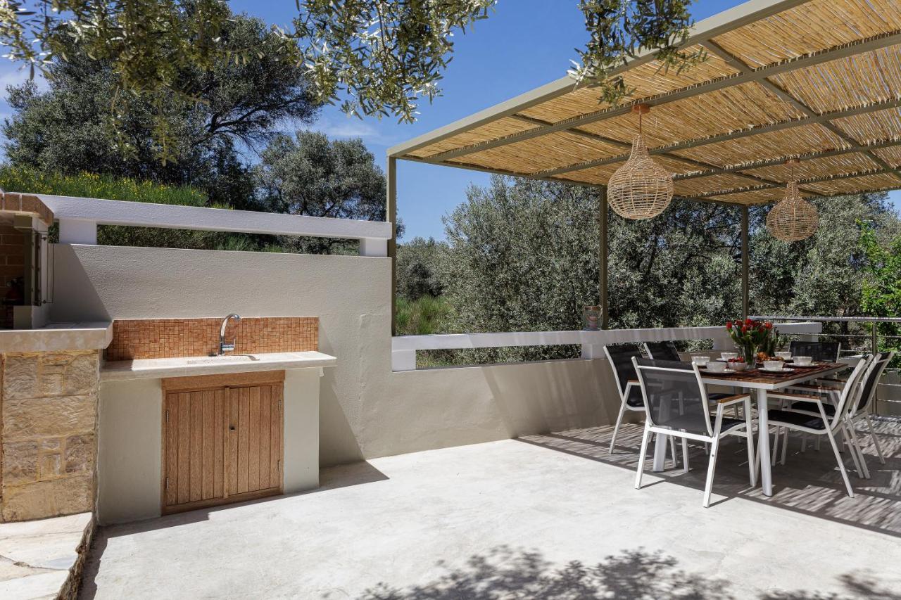 Rizes Villa With Jacuzzi & Heated Pool Agia Triada エクステリア 写真