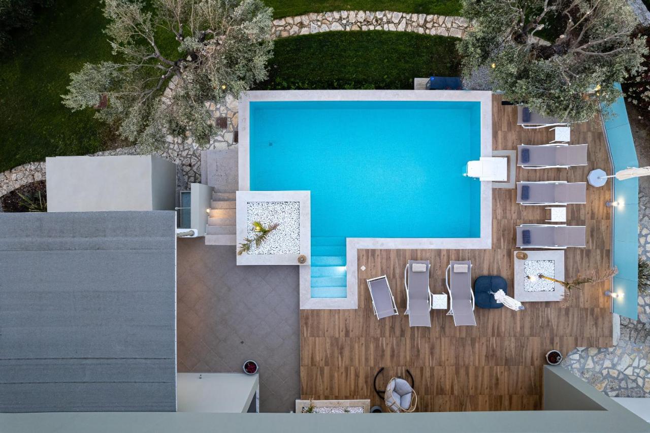 Rizes Villa With Jacuzzi & Heated Pool Agia Triada エクステリア 写真