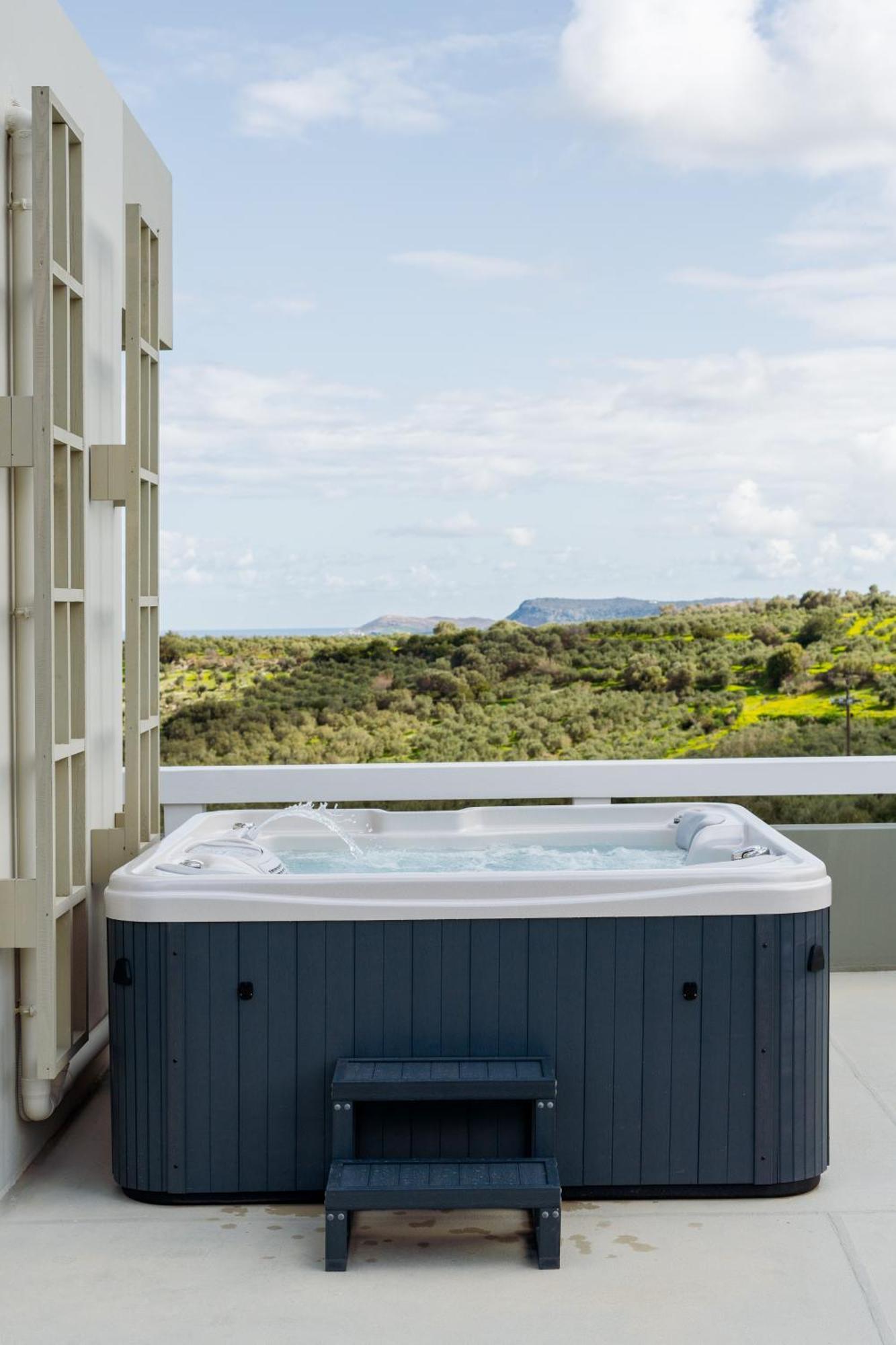 Rizes Villa With Jacuzzi & Heated Pool Agia Triada エクステリア 写真